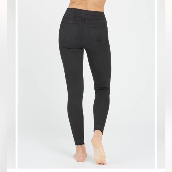 NWT Spanx Vintage Distressed Ankle Skinny Jeans color vintage black size S - Picture 2 of 9